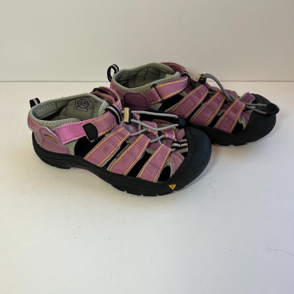 Keen Newport H2 Shoes in Pink, Youth Sz 4